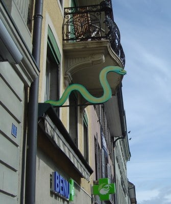 Enseigne, serpent, balcon, en 2014